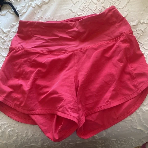 Lululemon shorts with built in lining & zipper back pocket - Picture 3 of 4